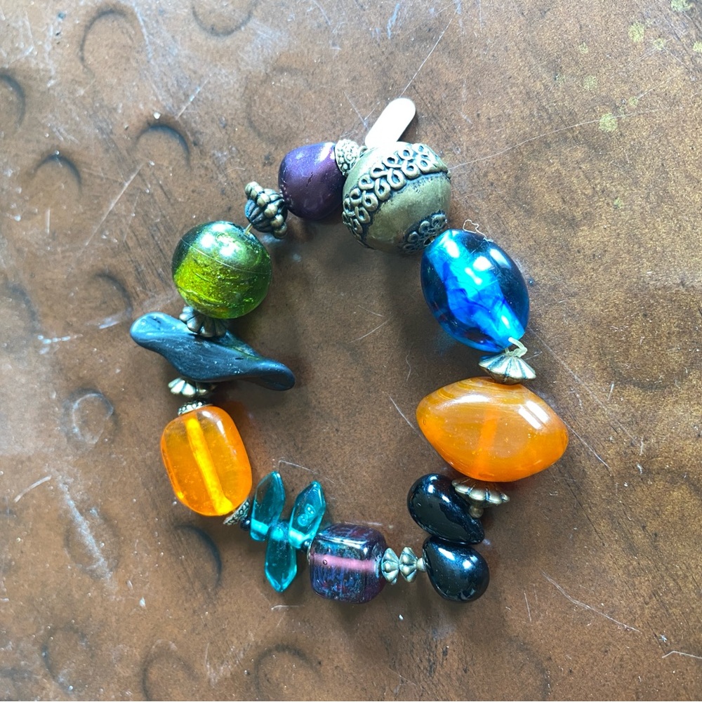 Bracelet metal and glass beads